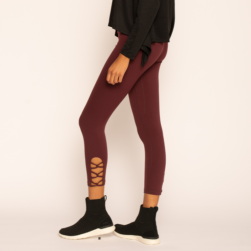 Strechy High-Waist Capri Legging with Calf Cross Straps 23"